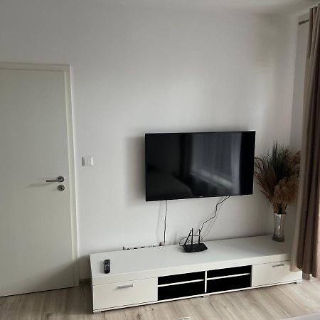 Beautiful 2 Bedroom Apartment Простеёв Экстерьер фото