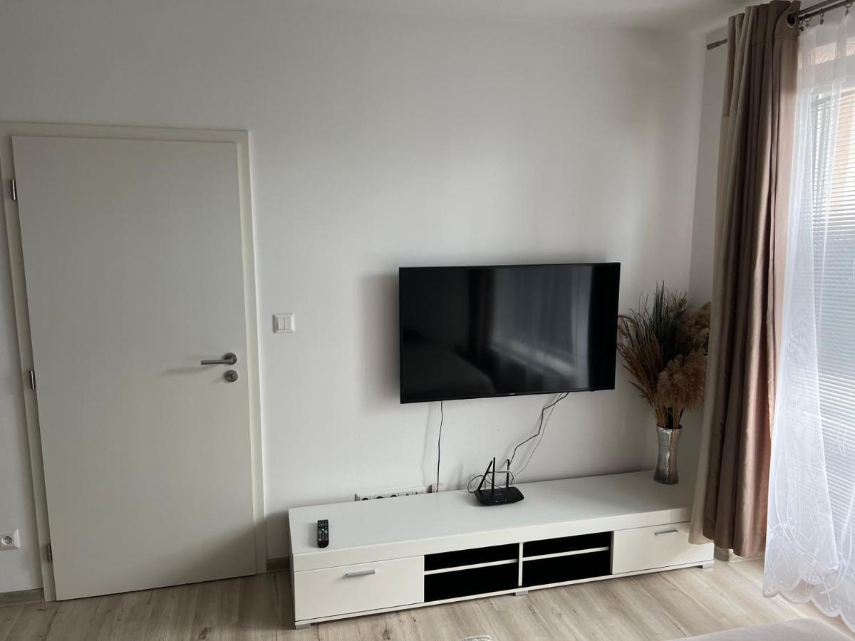 Beautiful 2 Bedroom Apartment Простеёв Экстерьер фото